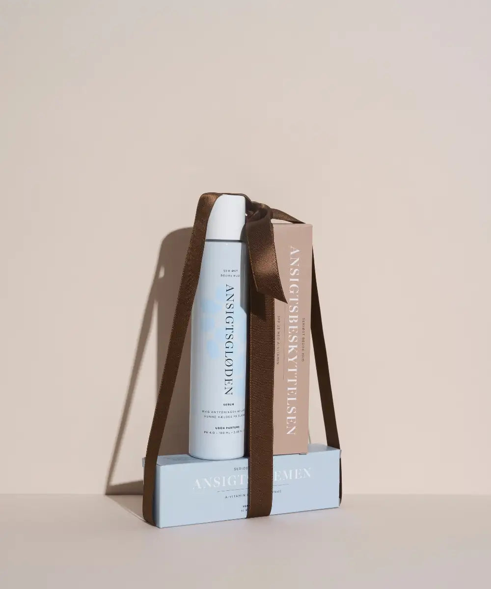 Must Have sættet Beautyspace Gave indpakning - på beige baggrund - sløjfe om produkterne - Set på gladhud