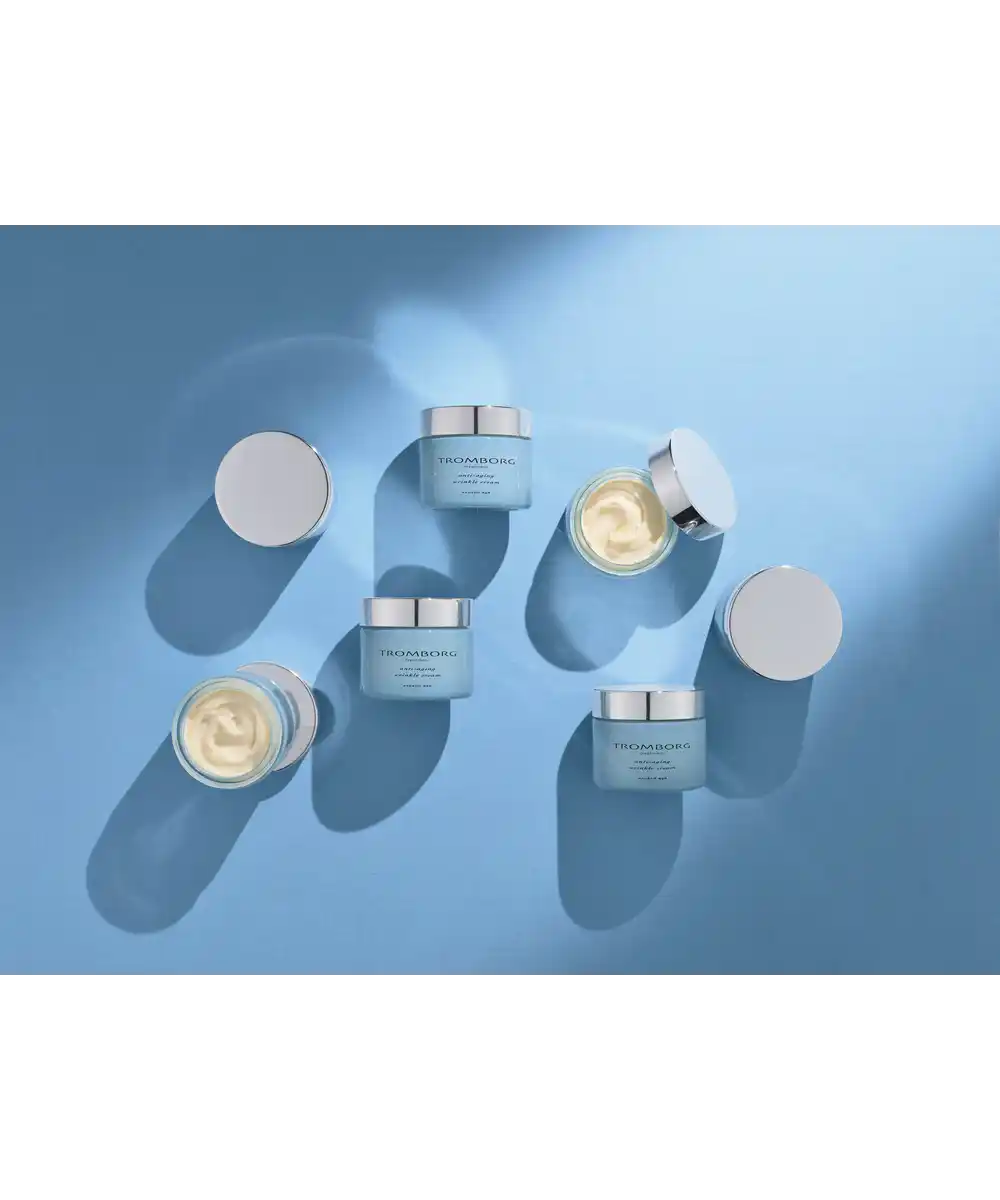 TROMBORG Anti-Aging Wrinkle Cream blå bagggrund