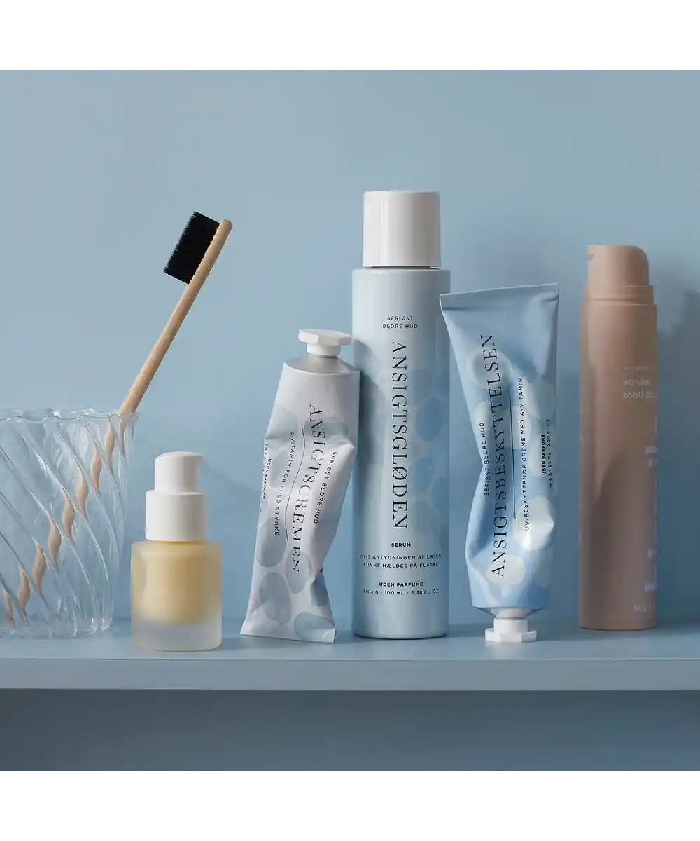 Beautyspace produkter i miljø - blå baggrund med tandbørste